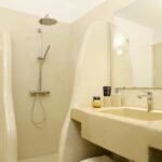 LITHOS SUITE BATHROOM 1